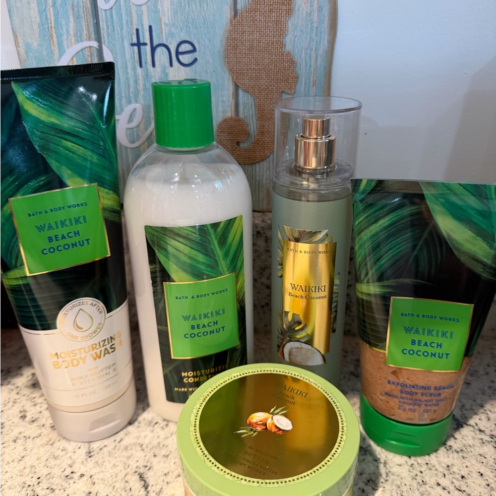Bath & Body Works Waikiki Beach Coconut Body Care Set - Green